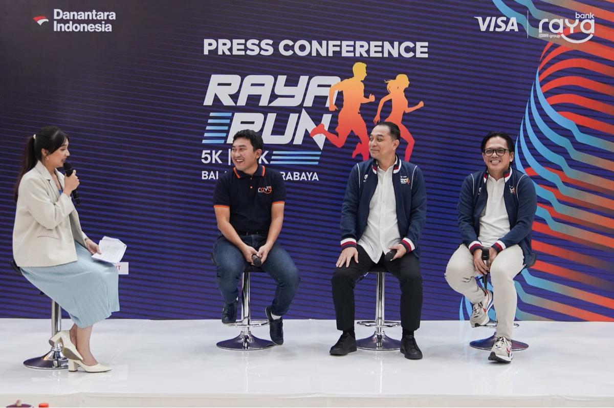 Konferensi pers presale Raya Run ini dihadiri oleh Direktur Bisnis Bank Raya Kicky Andrie Davetra, Walikota Surabaya Eri Cahyadi dan COO 20FIT Novi Eastiyanto.