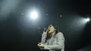 Konser tunggal Rossa yang bertajuk The Journey of 21 Dazzling Years telah berlangsung sukses. Tak sendiri, namun terdapat beberapa penyanyi lainnya yang turut mengisi keramaian panggung tersebut. (Bambang E.Ros/Bintang.com)