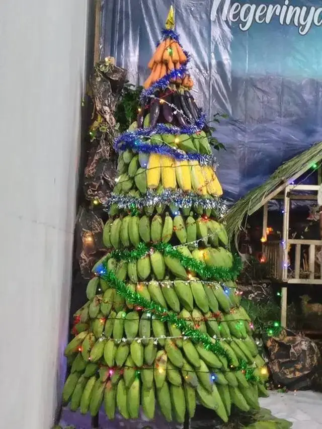 8 Potret Pohon Natal yang Terbuat dari Buah dan Sayur, Bisa Langsung Dimakan