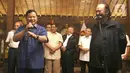 Ketua Umum Partai Gerindra Prabowo Subianto dan Ketua Umum Partai NasDem Surya Paloh melakukan konferensi pers usai pertemuan di Padepokan Garuda Yaksa, Hambalang, Bogor, Minggu (5/3/2023). Prabowo  menyatakan dirinya maupun Surya Paloh sepakat untuk bersaing secara sehat dalam Pemilu dan Pilpres 2024. (merdeka.com/Arie Basuki)