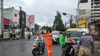 Dilanda Banjir, Akses Jalan Raya HOS Cokroaminoto Ciledug Kota Tangerang Ditutup Sementara