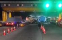 Gerbang Tol Ciawi Dihantam Truk Kontainer, Lalu Lintas Sempat Tersendat