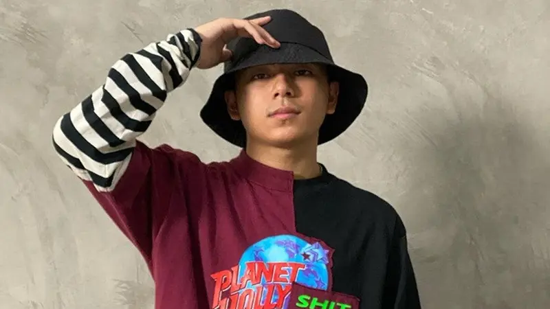 6 Gaya Brandon De Angelo IMB saat Pakai Bucket Hat, Tampil Stylish