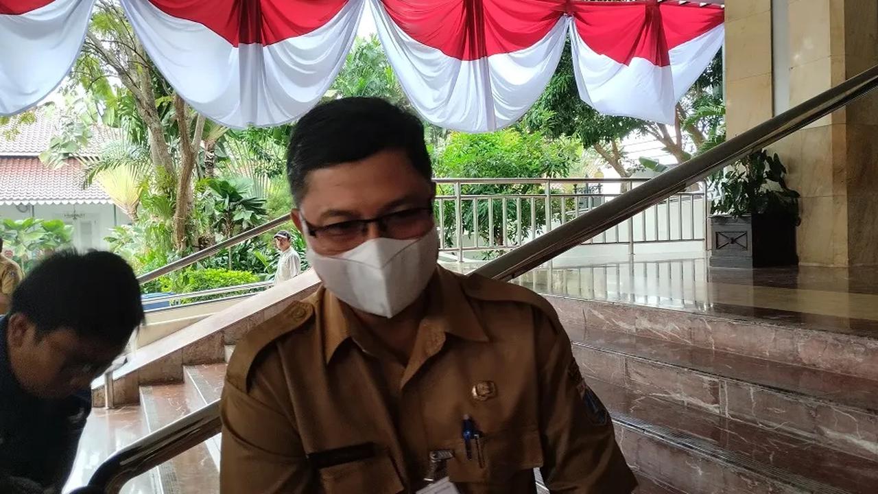 Kemudian, Ika memperkenalkan Adrian Mara Maulana sebagai Pelaksana Harian (Plh) Kasudin Jakpus. Adapun Adrian juga menjabat sebagai Kasudin SDA Jakarta Utara.<br>