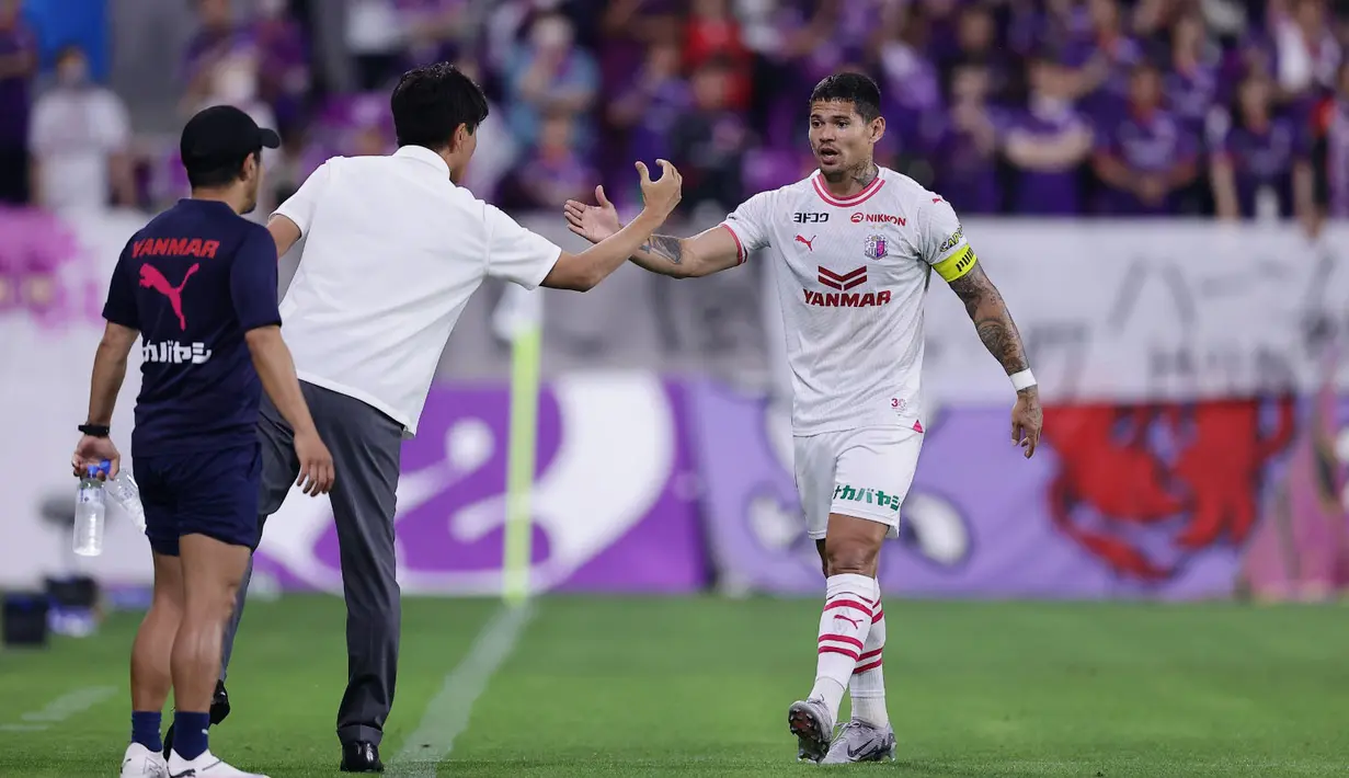 Setelah musim lalu hanya mencetak 12 gol sepanjang musim, musim ini Léo Ceará tampil luar biasa
tajam untuk Tim Sakura. Persebaran golnya juga merata, ia mencetak 8 gol dengan kaki kanan, dua gol dengan kaki kiri, dan empat gol dengan sundulan kepala. (Dok. J League)