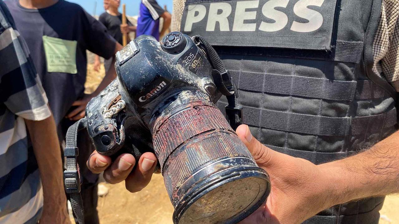 FOTO: Serangan Israel ke RS Nasser Tewaskan 5 Jurnalis, Total 245 Wartawan Gugur di Gaza