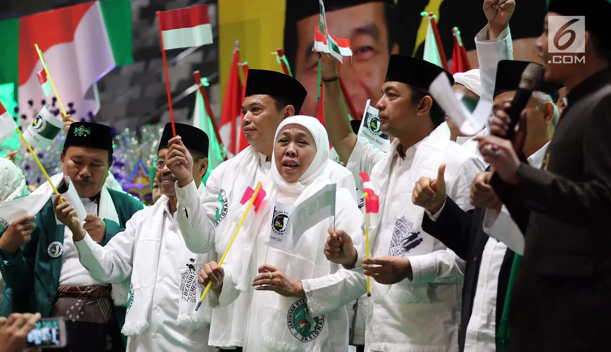 Dewan Penasihat Jaringan Kiai Santri Nasional (JKSN) Khofifah Indar Parawansa menghadiri deklarasi dukungan JKNS DKI Jakarta untuk pasangan Joko Widodo-Ma'ruf Amin pada Pilpres 2019 di Jakarta, Rabu (19/12). (Liputan6.com/JohanTallo)