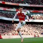 6. Mesut Ozil (Arsenal) - Ozil resmi menggunakan nomor punggung 10 Arsenal pada musim 2018-2019. Gelandang serang asal Jerman ini menjadi andalan The Gunners. (AFP/ Adrian Dennis)