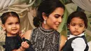 Isha Ambani telah menikah di tahun 2018 lalu dan saat ini telah memiliki dua orang anak. [Foto: Instagram/namastebollywood.in]