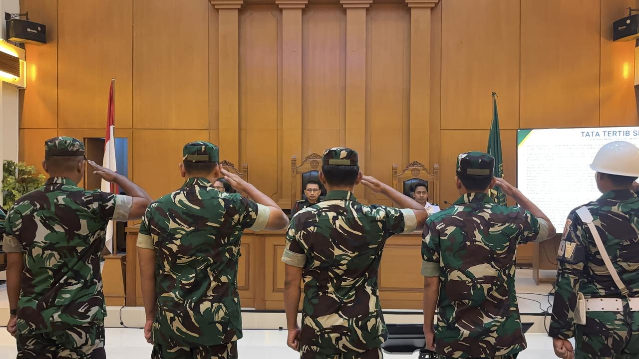 Empat Prajurit TNI Terdakwa Penyiraman Air Keras Andrie Yunus Dituntut 2 Tahun 6 Bulan Penjara