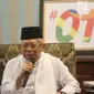 Cawapres nomor urut 01 Ma'ruf Amin berbicara kepada awak media saat Ngopi Bareng di kediamannya di Jalan Situbondo, Jakarta, Rabu (12/12). Menurut Ma'ruf Amin, dirinya belum berkampanye hingga kini agar lebih efisien. (Merdeka.com/Arie Basuki)