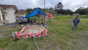 Dokter Relawan Manfaatkan Penjernih Air Bertenaga Surya untuk Penyintas Bencana Aceh. Foto: UGM.
