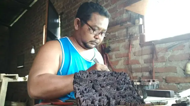 Senjakala Perajin Cap Batik Cirebon