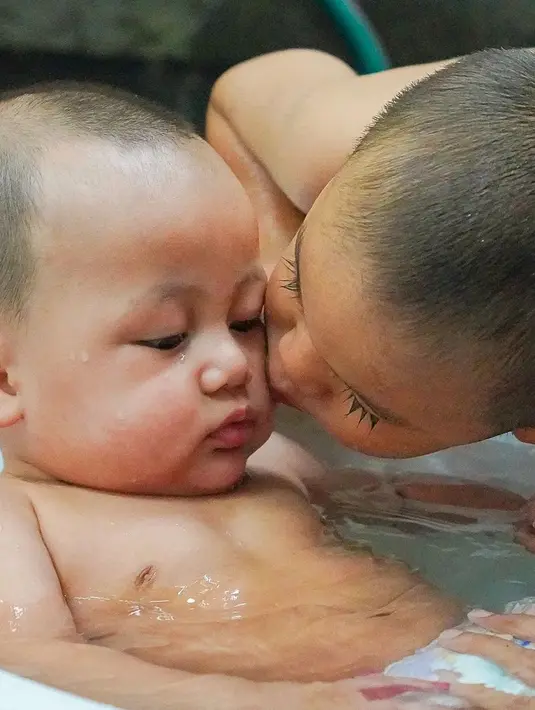 <p>Kiano dan Kenzo anak Baim Wong (Instagram/baimwong)</p>