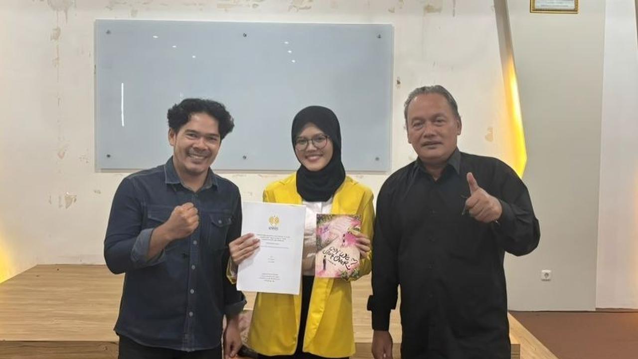 Mahasiswi Unnes Ita Kurniawati Lulus dengan Novel, Bukti Fleksibilitas Tugas Akhir Kreatif