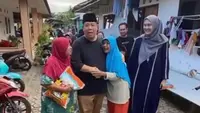 Calon Gubernur Bangka Belitung (Babel), Hidayat Arsani berbagi 15.000 paket Lebaran untuk masyarakat kurang mampu di Bangka Belitung. (Ist)