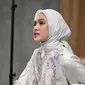 Film "Gaza Hayya 3" yang digarap oleh Jastis Arimba, menampilkan Syifa sebagai Syafira, seorang mahasiswi berpendirian kuat dan tangguh. Debut layar lebarnya ini menuntut Syifa untuk melakukan adegan aksi yang menantang. Syifa menjalani latihan intensif untuk memastikan kelancaran saat syuting. (Liputan6.com/IG/@cutsyifa)