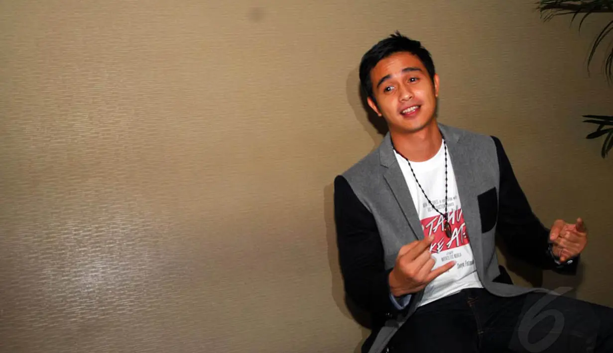 Gitaris The Junas Monkey itu juga merambah ke dunia layar lewat film "Di Bawah Lindungan Ka'bah", "Poconggg Juga Pocong", "My Last Love, "3 Pocong Idiot " dan "Slank Nggak Ada Matinya". (Liputan6.com/Miftahul Hayat)