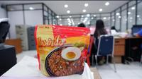 Nasi singkong instan berbumbu yang bisa disantap dengan tinggal menyeduhnya. (dok. Nasindo)