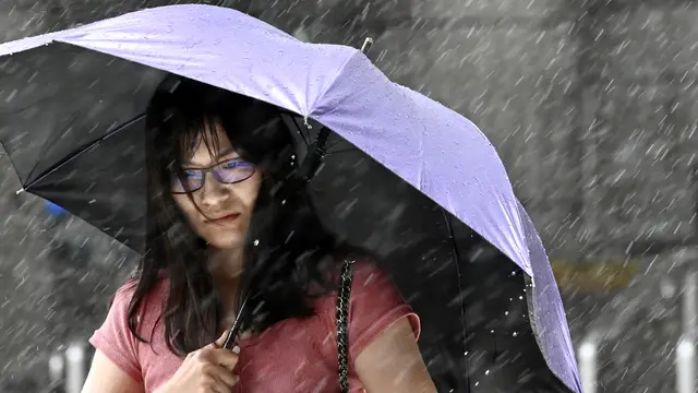 Ekspresi Warga Taiwan Saat Diterjang Topan Lekima