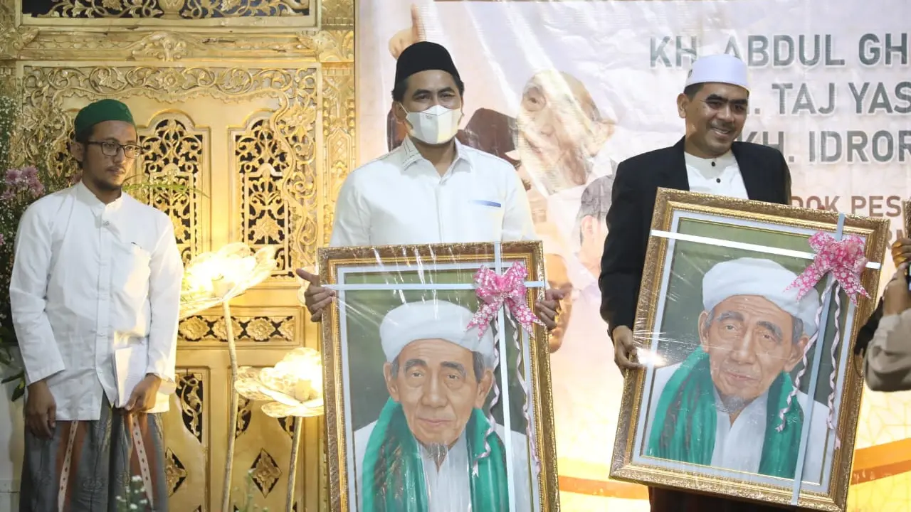 Wakil Gubernu Jawa Tengah, Taj Yasin saat menghadiri pengajian di Pondok Pesantren Raudlatul Falah, Gembong,