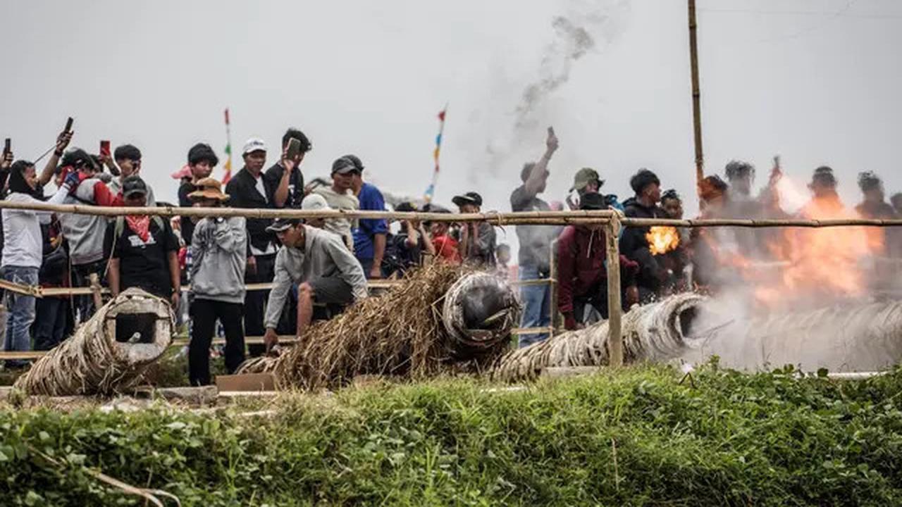 Adu Dentuman Meriam Karbit di Festival Kuluwung Meriahkan Libur Lebaran 2025