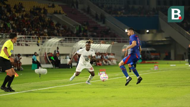 Moussa Sidibe dan Julian Guevara - Persis Solo Vs Arema FC di BRI Liga 1 2024/2025