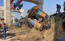 Kecelakaan Maut di Thailand, Crane Proyek Roboh Hantam Kereta Hingga 22 Penumpang Tewas