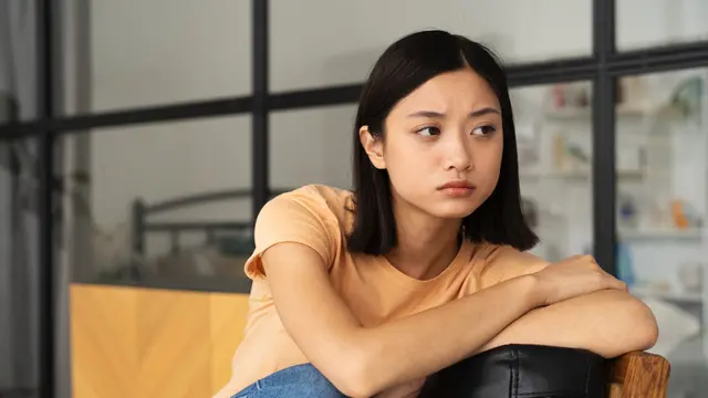 Stop Meragukan Pencapaianmu di Tempat Kerja! Kenali Imposter Syndrome dan Cara Mengatasinya