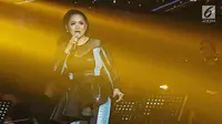 Gelar Konser, Vina Panduwinata Dicium Bule Tak Dikenal