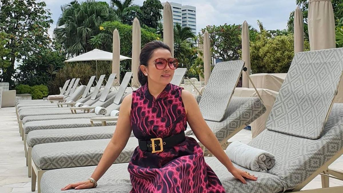 6 Potret Mayangsari di Pernikahan Danny Rukmana, Kompak dengan Keluarga ...