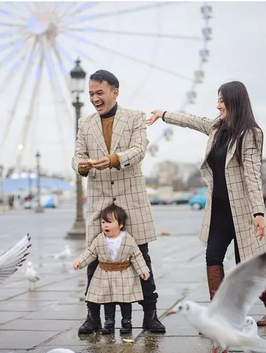 Ruben sendiri awalnya tidak menyangka bahwa bisnis ayam geprek mendapat sambutan baik dari mayarakat. Presenter berusia 33 tahun itu mengaku bahwa bisnisnya berawal dari keinginan menolong orang. (Instagram/ruben_onsu)