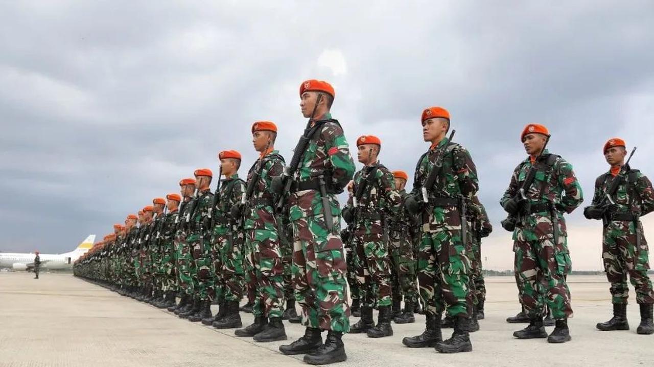 Setelah satu minggu memperoleh latihan teori terjun dan teori melipat payung, terpilih lah 12 orang. <br>