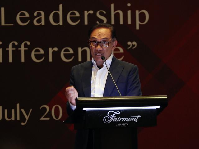 Anwar Ibrahim Operasi Tulang Belakang Di Turki Recep Erdogan Menjenguk Global Liputan6 Com