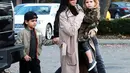 Dilansir dari AceShowbiz, meski terlihat bercanda, namun sepertinya keluarga Kardashian menginginkan Kourtney kembali pada Scott. (FameFlyNet - HollywoodLife)