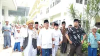 Rhoma Irama melanjutkan roadshow dendang kemenangan bersama Ketum PAN Zulkifli Hasan di Jawa Timur. (Istimewa)