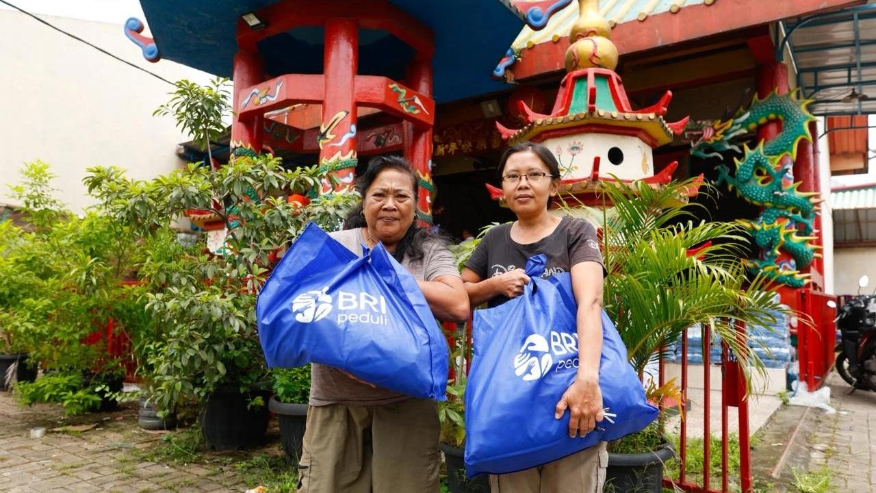 Perayaan Imlek, BRI Peduli Salurkan Ribuan Paket Sembako untuk Perkuat Ketahanan Pangan Masyarakat