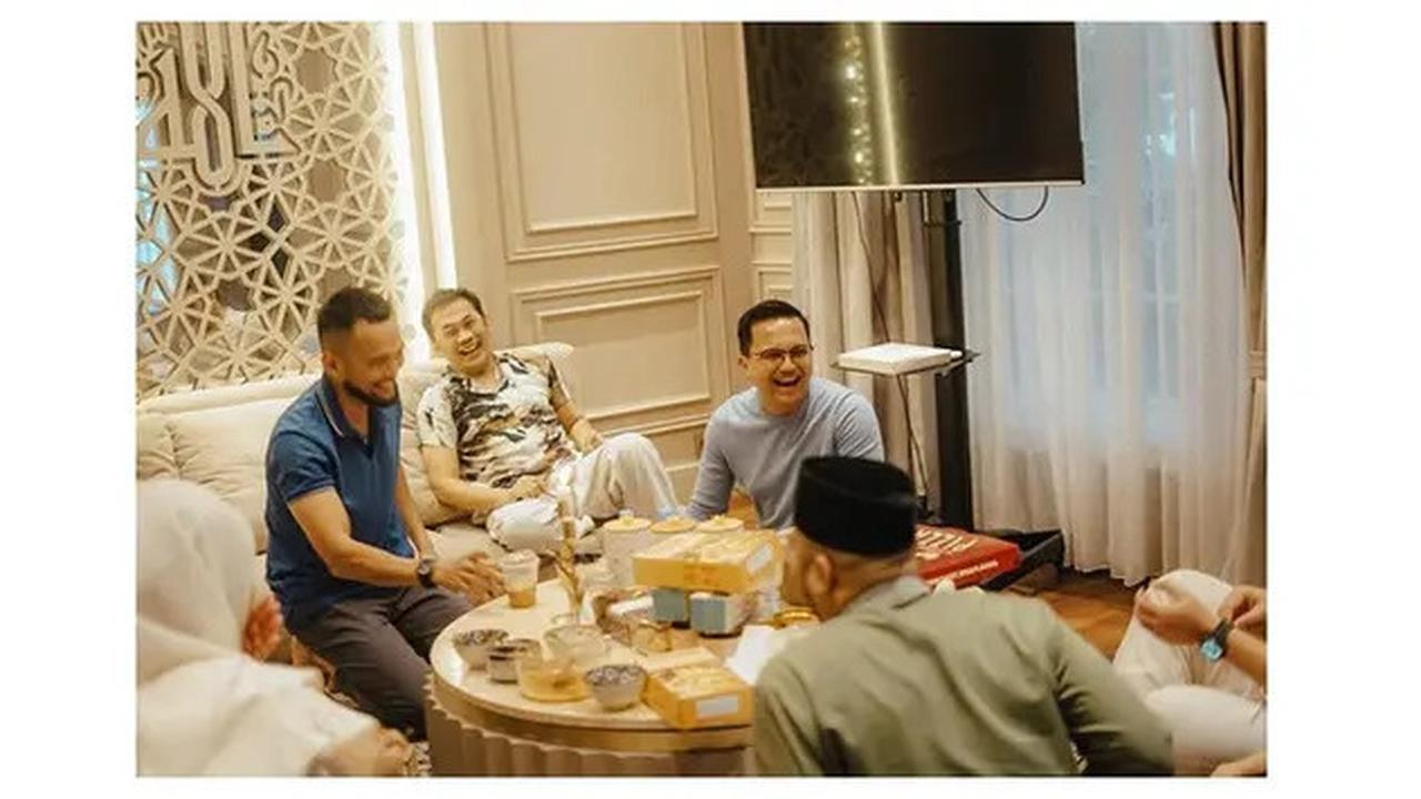 6 Potret Silaturahmi Artis di Rumah Teuku Wisnu dan Shireen Sungkar, Temu Kangen