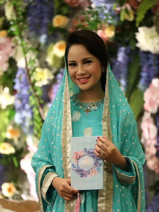 Aktris cantik Chacha Frederica melangsungkan prosesi pengajian di Fairmont hotel, Jakarta Pusat, Sabtu (22/8/2015). (Galih W. Satria/Bintang.com)
