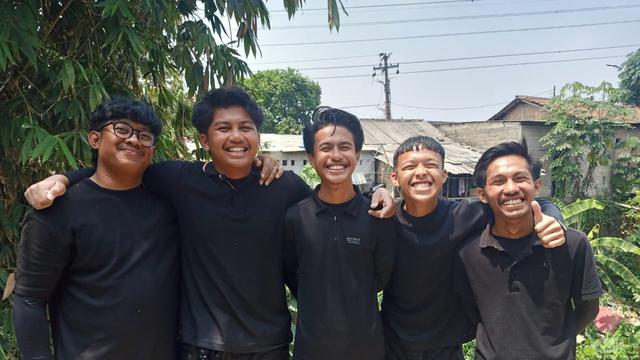 Pandawara Group Pimpin Influencer Bersihkan Sampah di Sungai Bogor: Hati-Hati Ular Berbisa