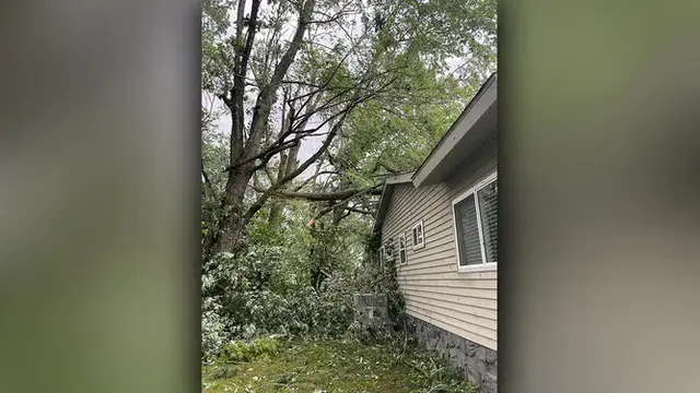 Kerusakan parah akibat badai petir dan angin terlihat di Benton County, Arkansas, pada hari Minggu, 26 Mei 2024. (Departemen Pemadam Kebakaran Hwy 94 Timur)