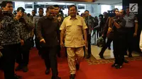 Ketua Umum Partai Gerindra Prabowo Subianto saat tiba di Kompleks Parlemen, Senayan, Rabu, (16/5). Kedatangan Prabowo untuk membahas perkembangan politik terkini termasuk adanya serangkaian teror. (Liputan6.com/JohanTallo)