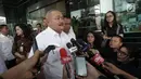 Gubernur Sumsel, Alex Noerdin memberi keterangan usai mengunjungi korban ambruknya balkon BEI di RS Siloam, Jakarta, Selasa (16/1). Soal biaya, seluruhnya menjadi tanggung jawab BEI dan Pemerintah Provinsi Sumsel. (Liputan6.com/Arya Manggala)