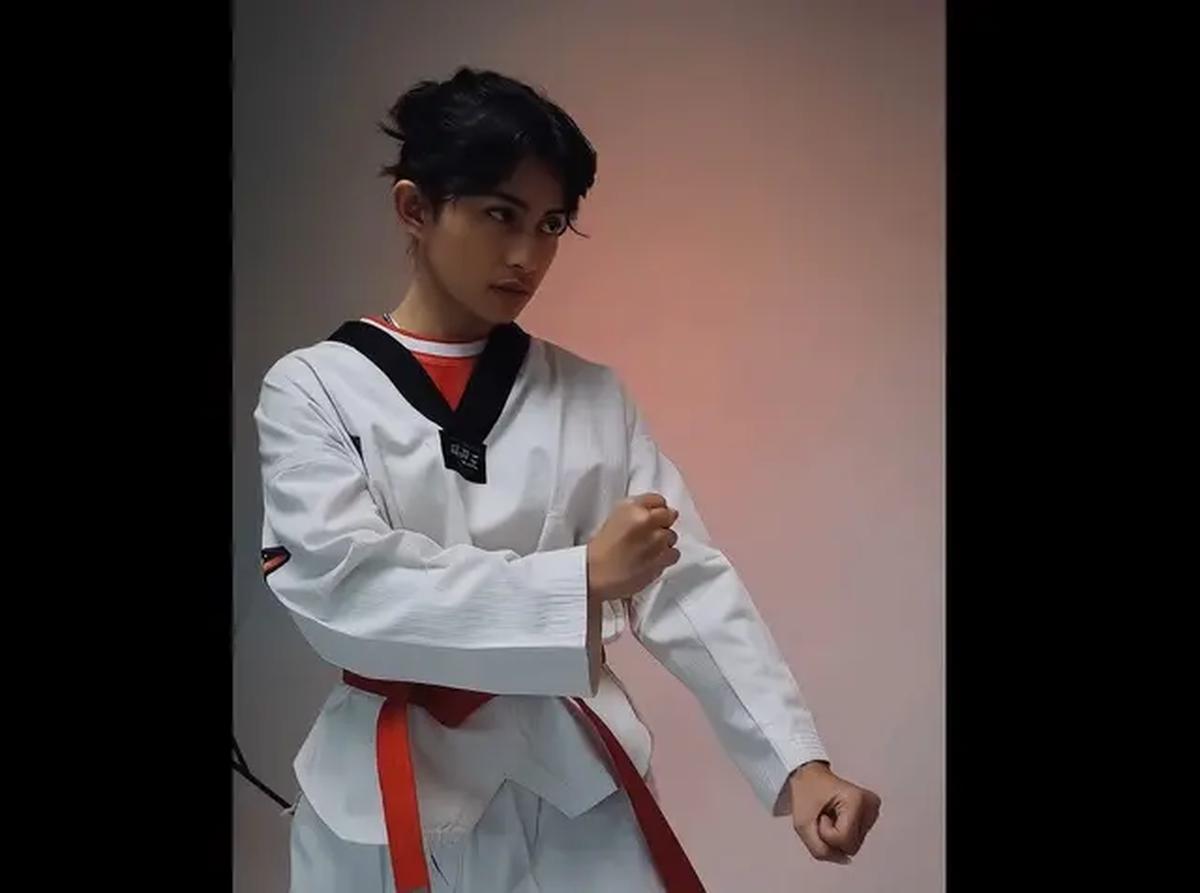 Sintya telah menekuni taekwondo sejak SD hingga meraih sabuk merah. Ia juga sering mengikuti kompetisi dan beberapa kali juara pertama. (Sumber:Instagram/sintyamarisca)