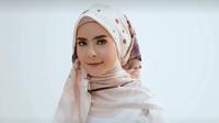 Tutorial Hijab untuk Baju Putih Polos (dok. Hijup)