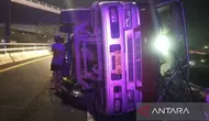 Kronologi Truk Terguling di Tomang, Besi 30 Ton Berjatuhan dari Flyover