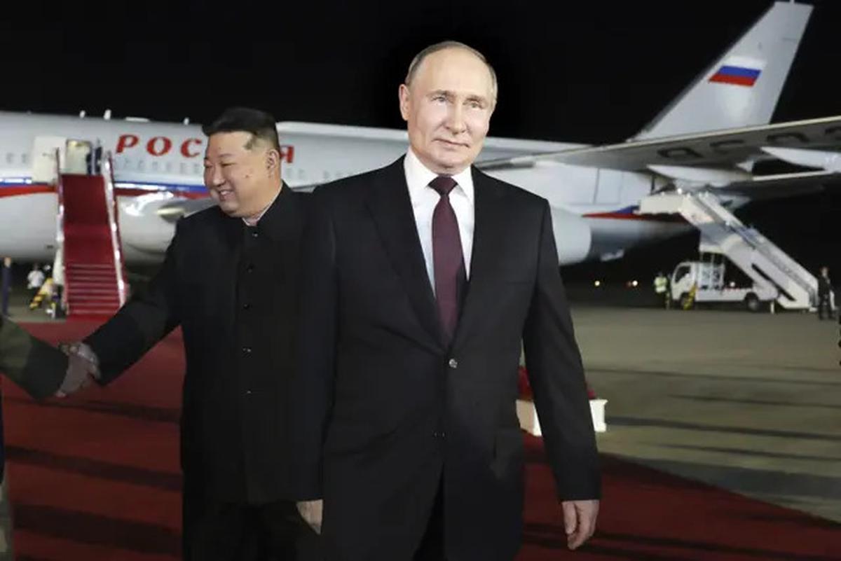 Putin Telepon Kim Jong Un Jelang Pertemuannya dengan Donald Trump