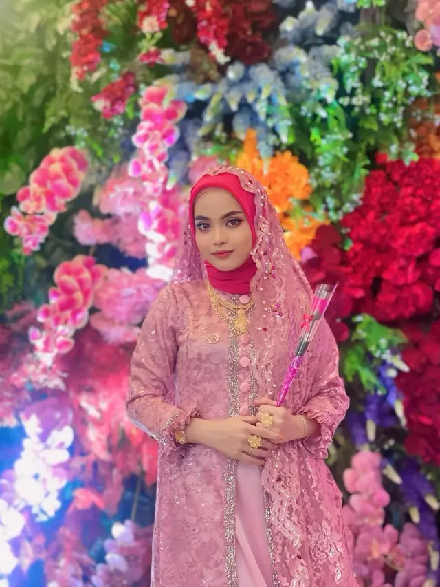 7 Potret Putri Isnari di Acara Jelang Pernikahan Kakak Ipar, Emasnya Curi Perhatian