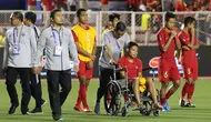 Gelandang Timnas Indonesia U-22, Evan Dimas, tampak kecewa usai dikalahkan Vietnam U-22 pada laga final SEA Games 2019 di Stadion Rizal Memorial, Manila, Selasa (10/12). Indonesia kalah 0-3 dari Vietnam. (Bola.com/M Iqbal Ichsan)