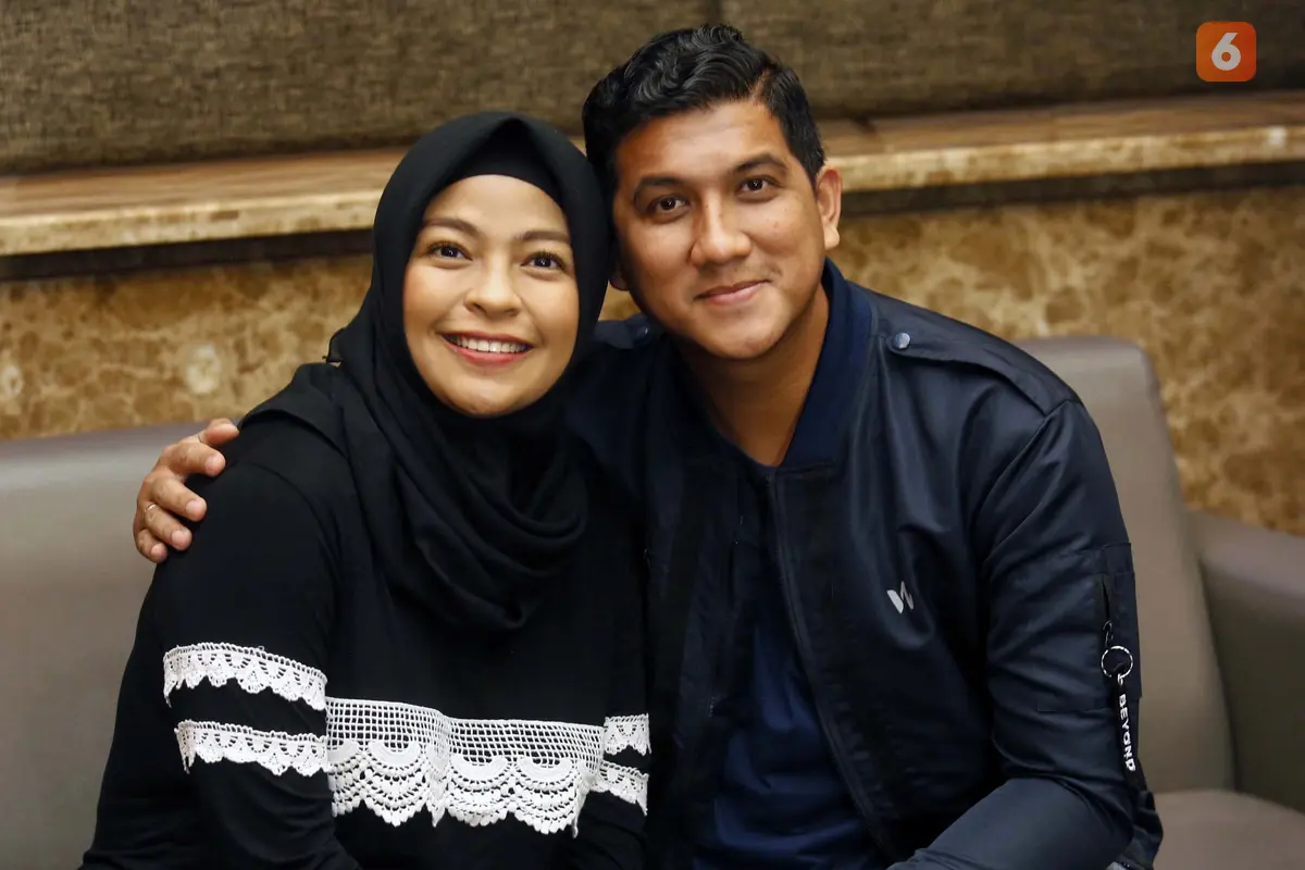 [Fimela] Tantri Kotak Melahirkan